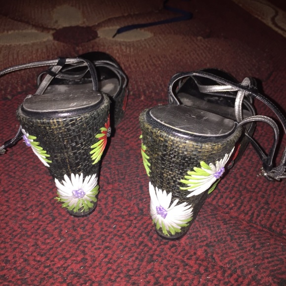 Sandals - Picture 8 of 8